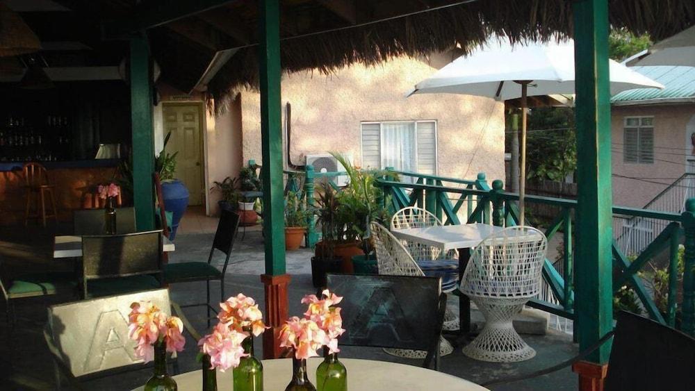 Bar-B-Barn Beach Hotel Negril Exterior photo