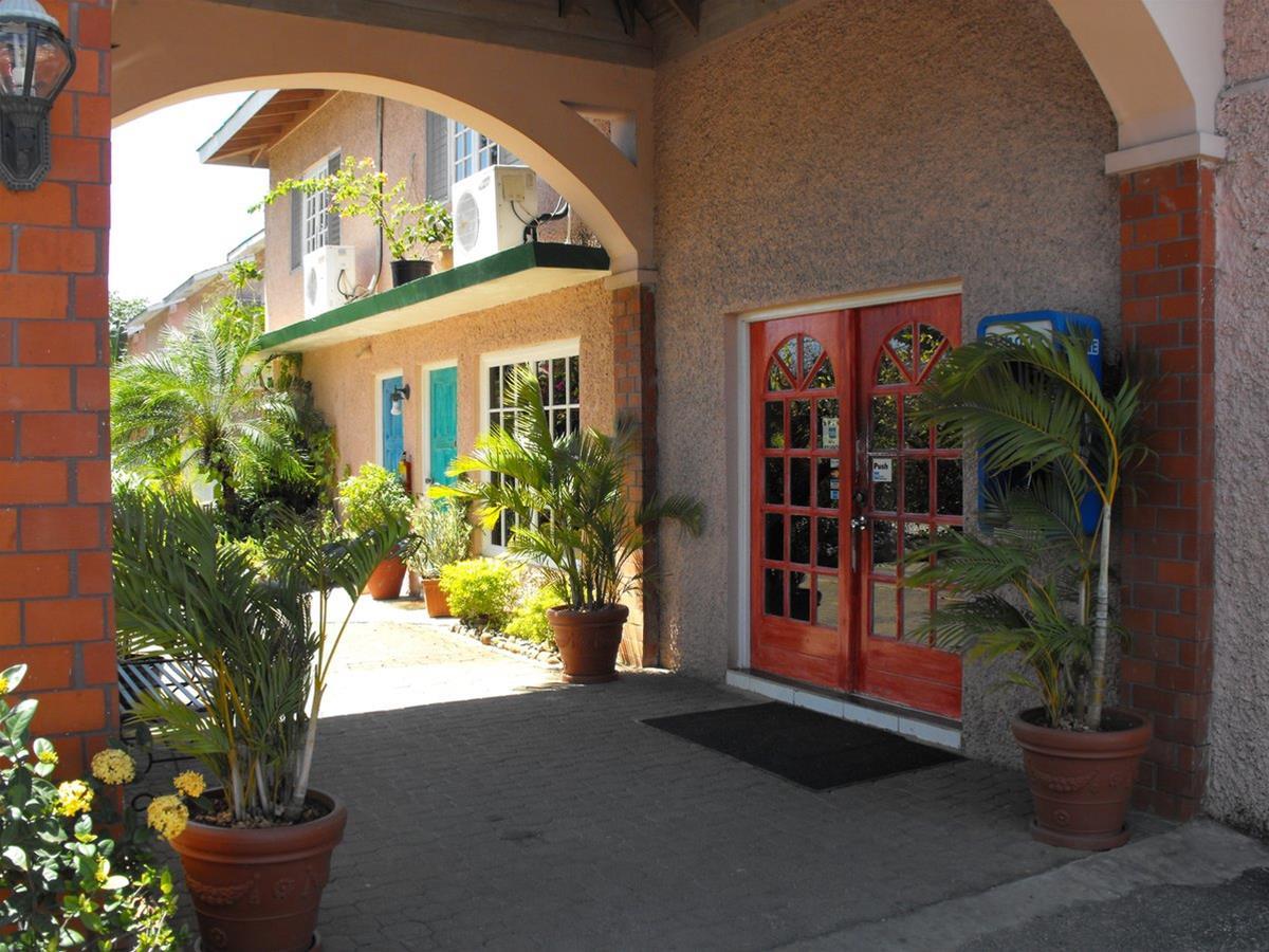 Bar-B-Barn Beach Hotel Negril Exterior photo