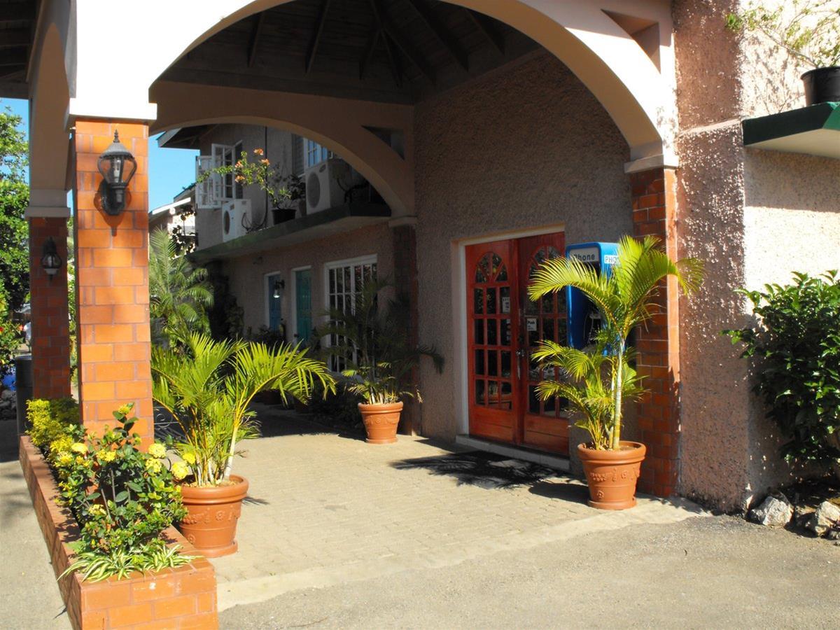 Bar-B-Barn Beach Hotel Negril Exterior photo