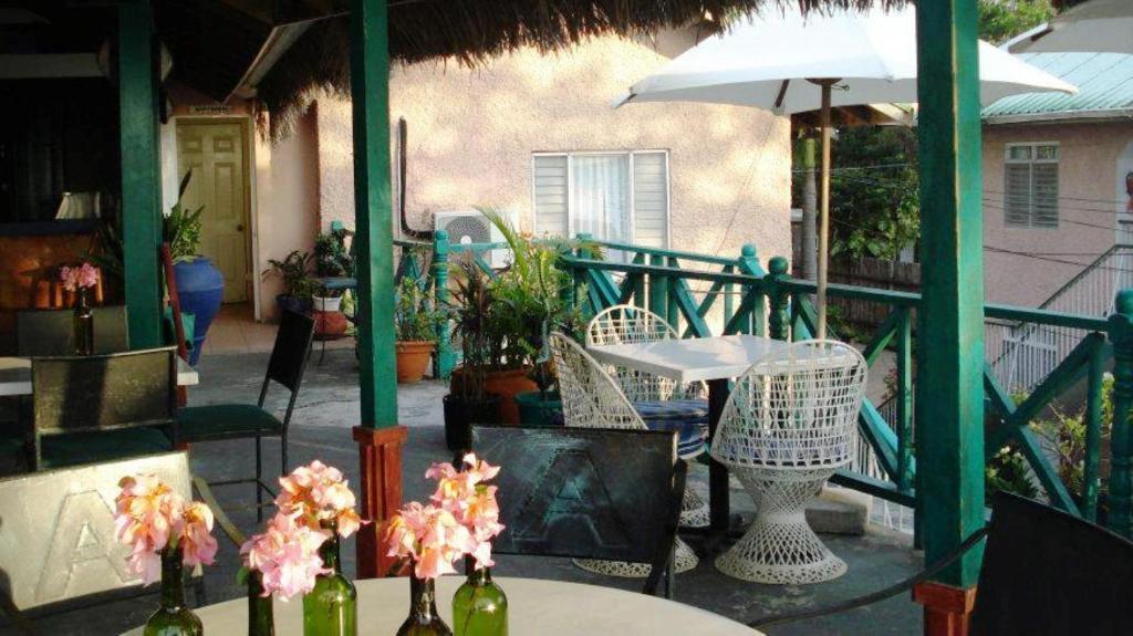 Bar-B-Barn Beach Hotel Negril Exterior photo